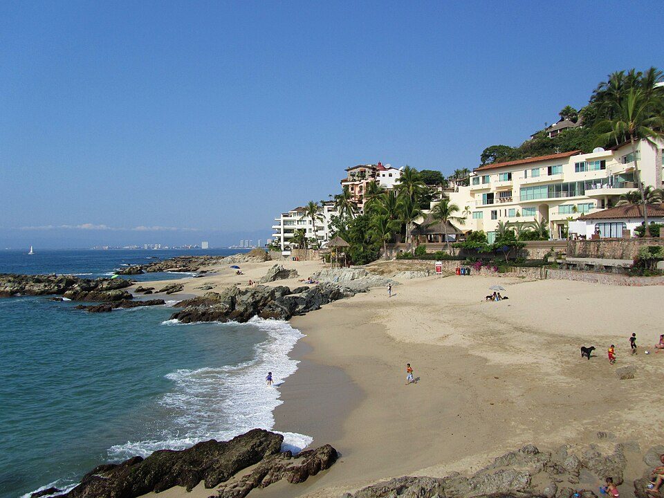 Casas frente al mar en Playa Conchas Chinas, Puerto Vallarta